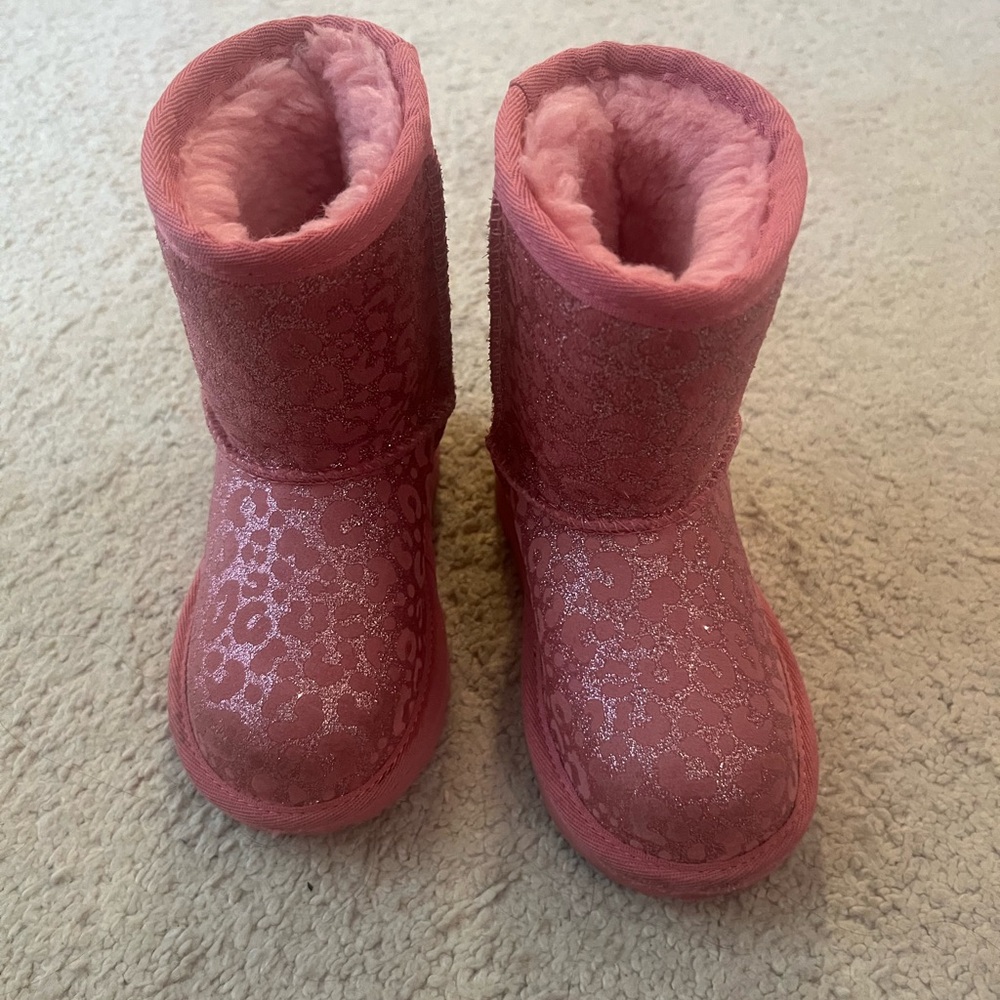 Toddler UGGS size 8